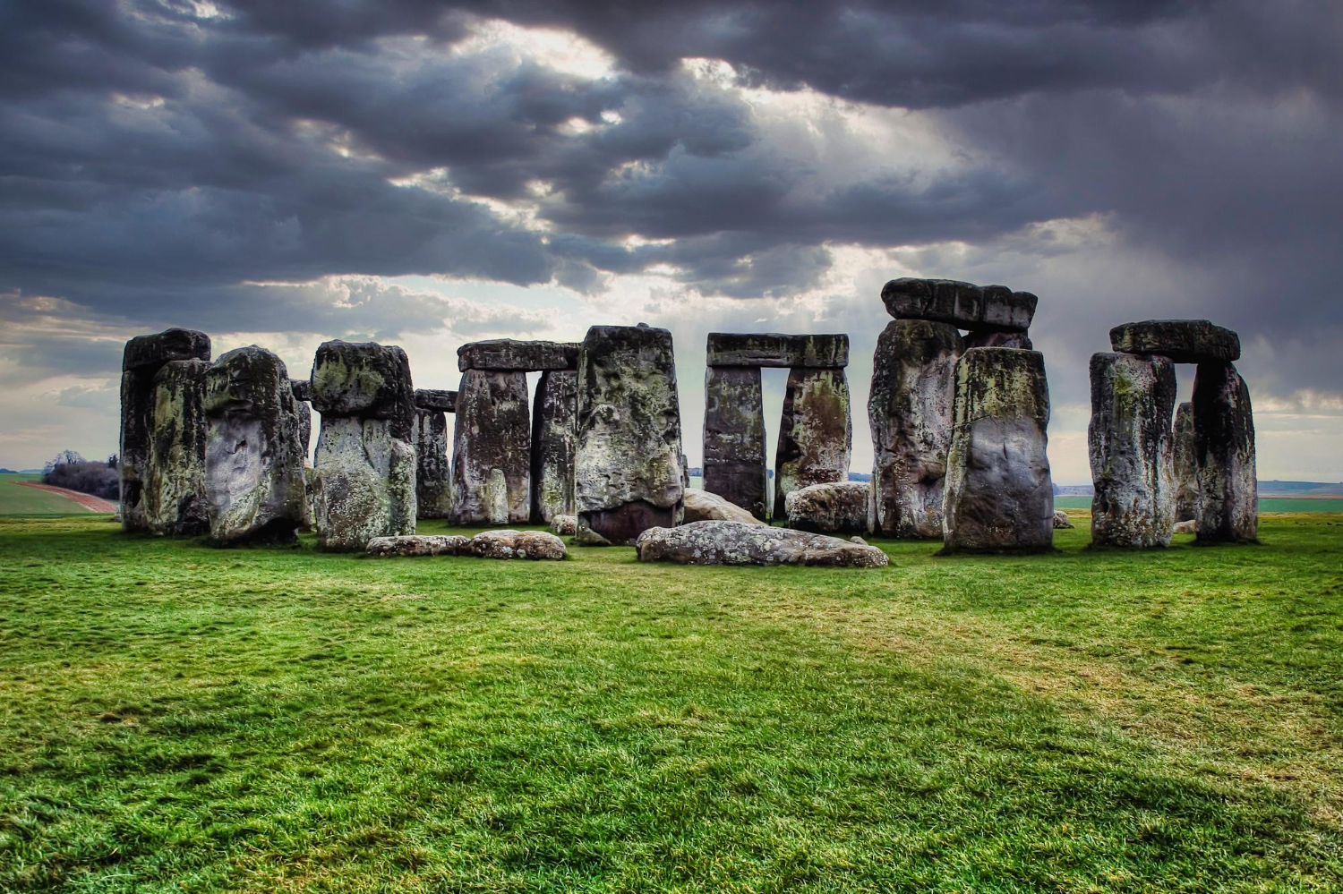 high contrast shot stonehenge stones sailsbury uk cloudy rainy day with green grass